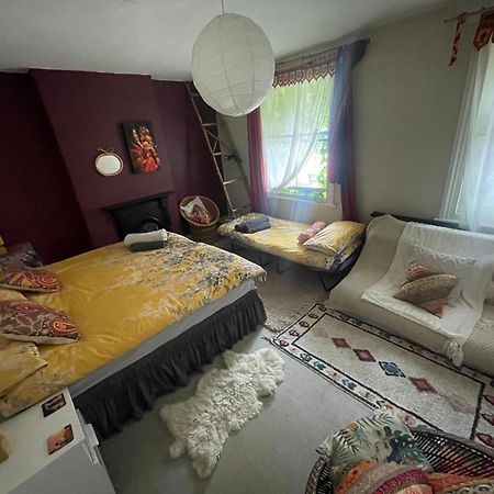 Homestay In The Heart Of Avalon Glastonbury Exteriör bild