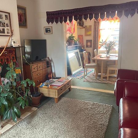 Homestay In The Heart Of Avalon Glastonbury Exteriör bild
