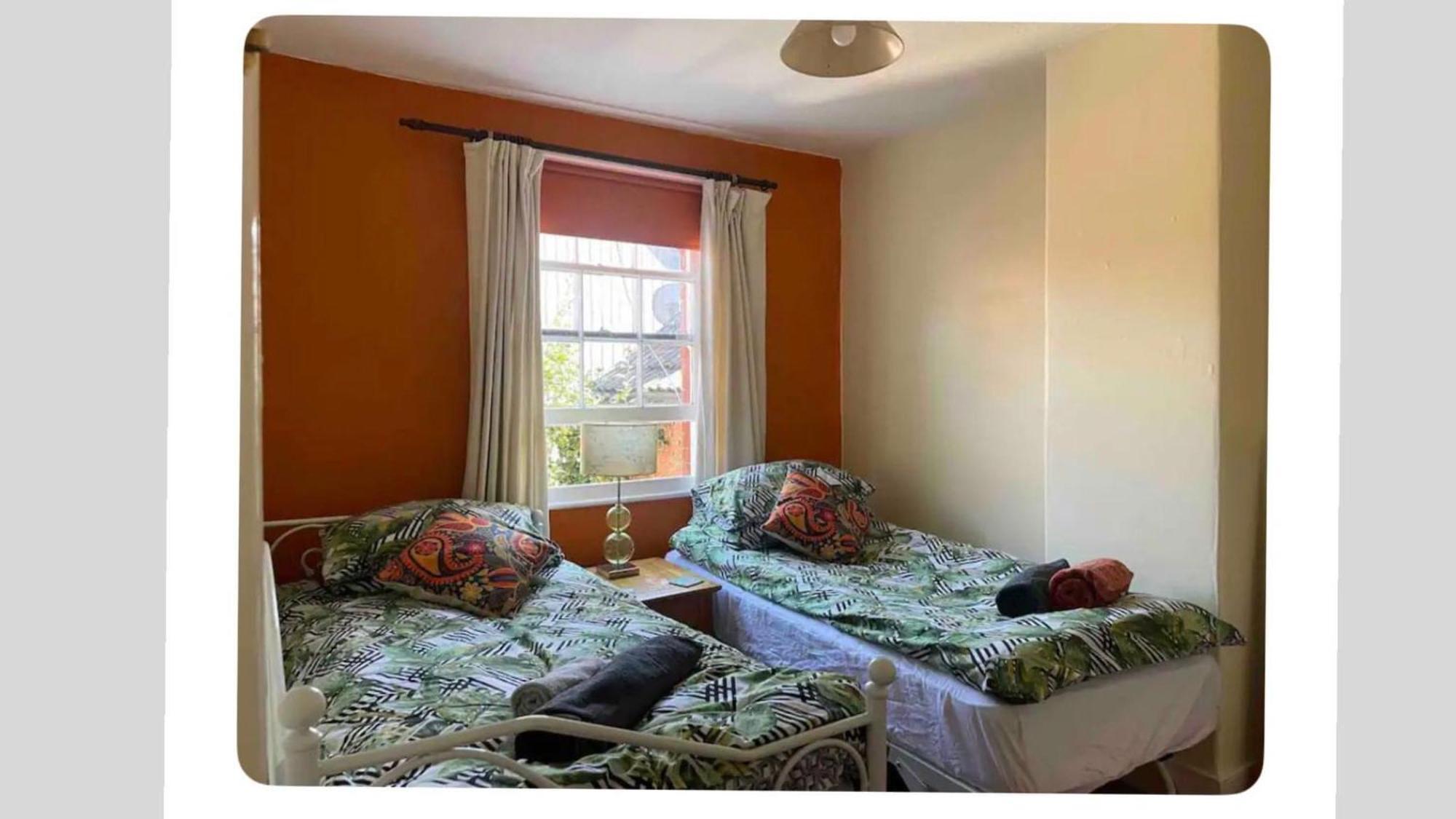 Homestay In The Heart Of Avalon Glastonbury Exteriör bild