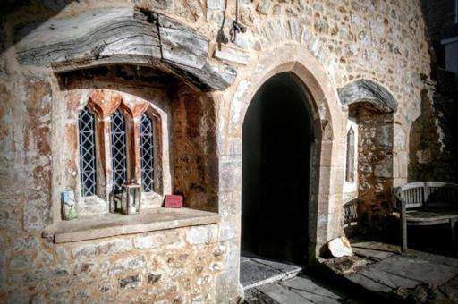 Homestay In The Heart Of Avalon Glastonbury Exteriör bild