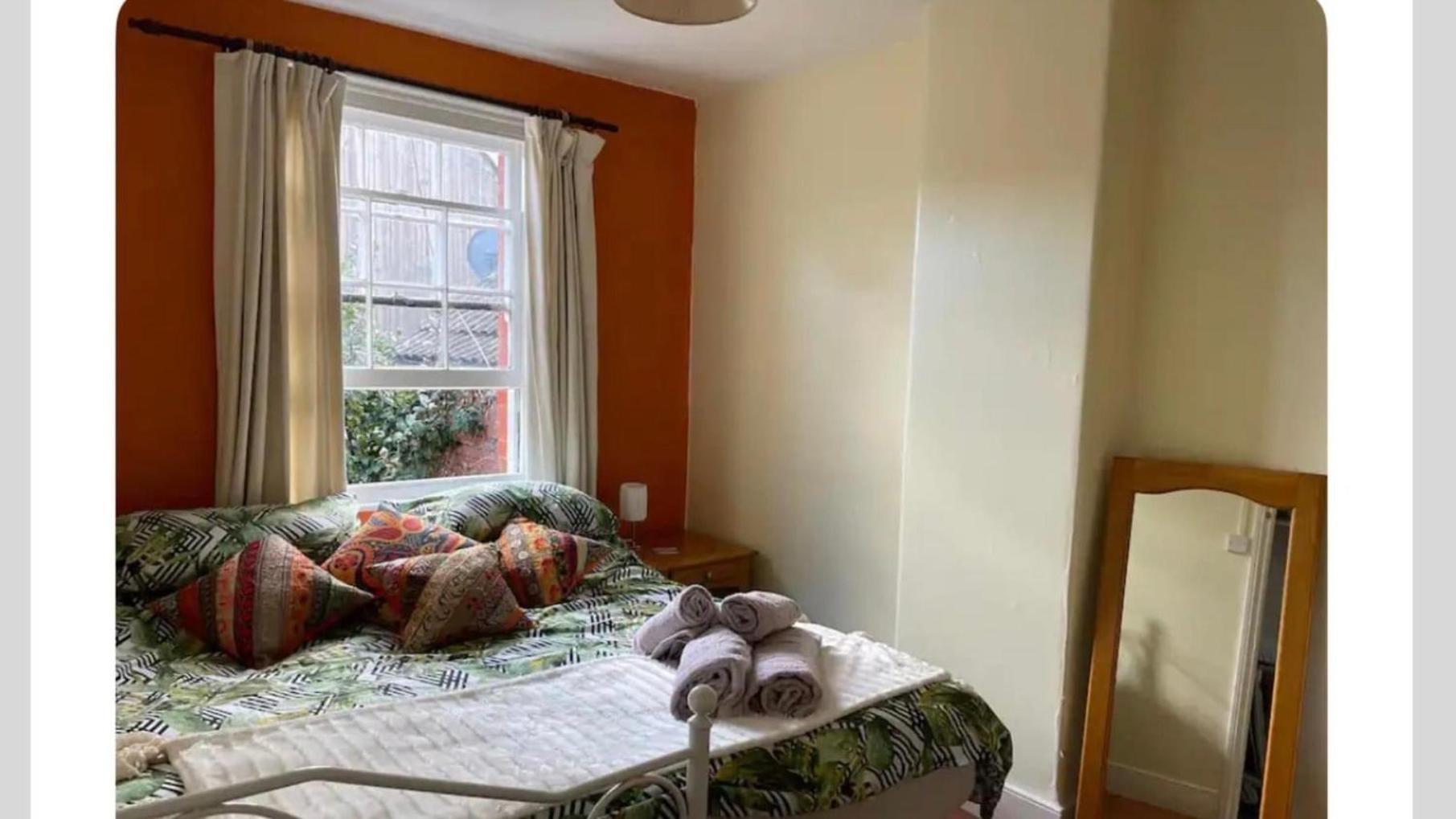 Homestay In The Heart Of Avalon Glastonbury Exteriör bild
